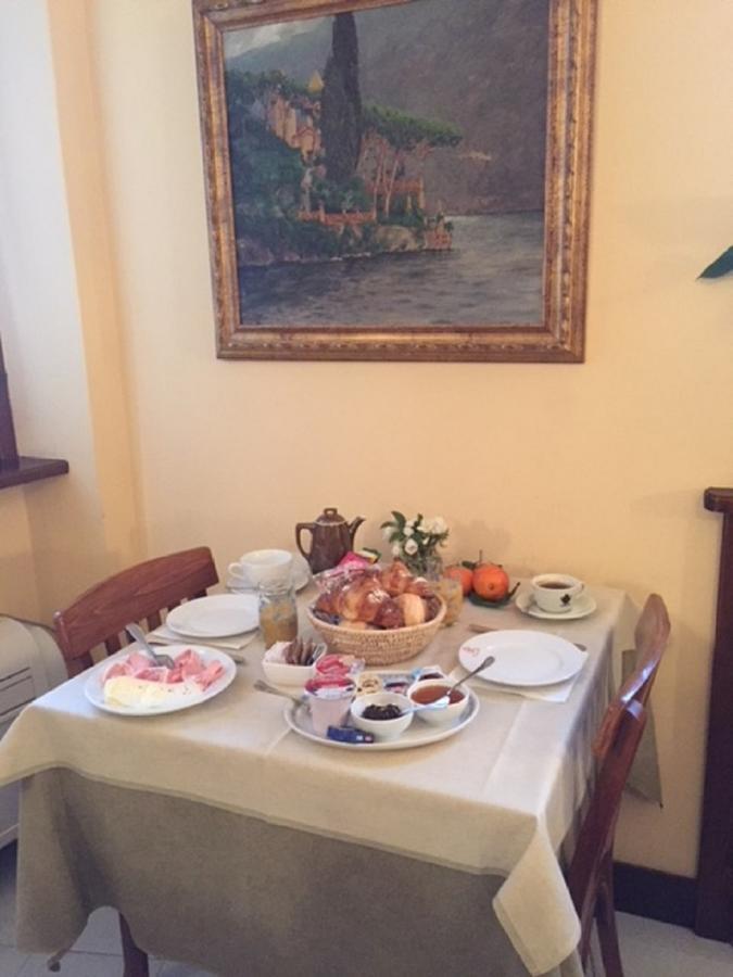 Il Grifo Bed and Breakfast Lenno Δωμάτιο φωτογραφία